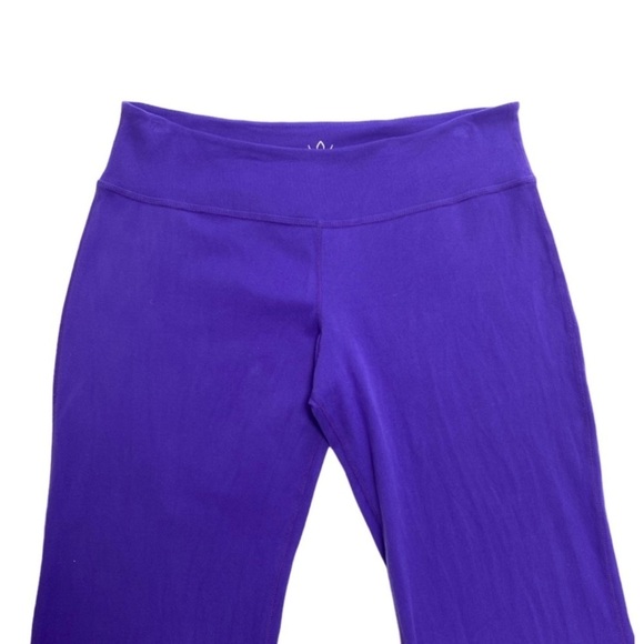 Beyond Yoga Original Capri Yoga Pants in Amethyst Purple - Picture 3 of 7